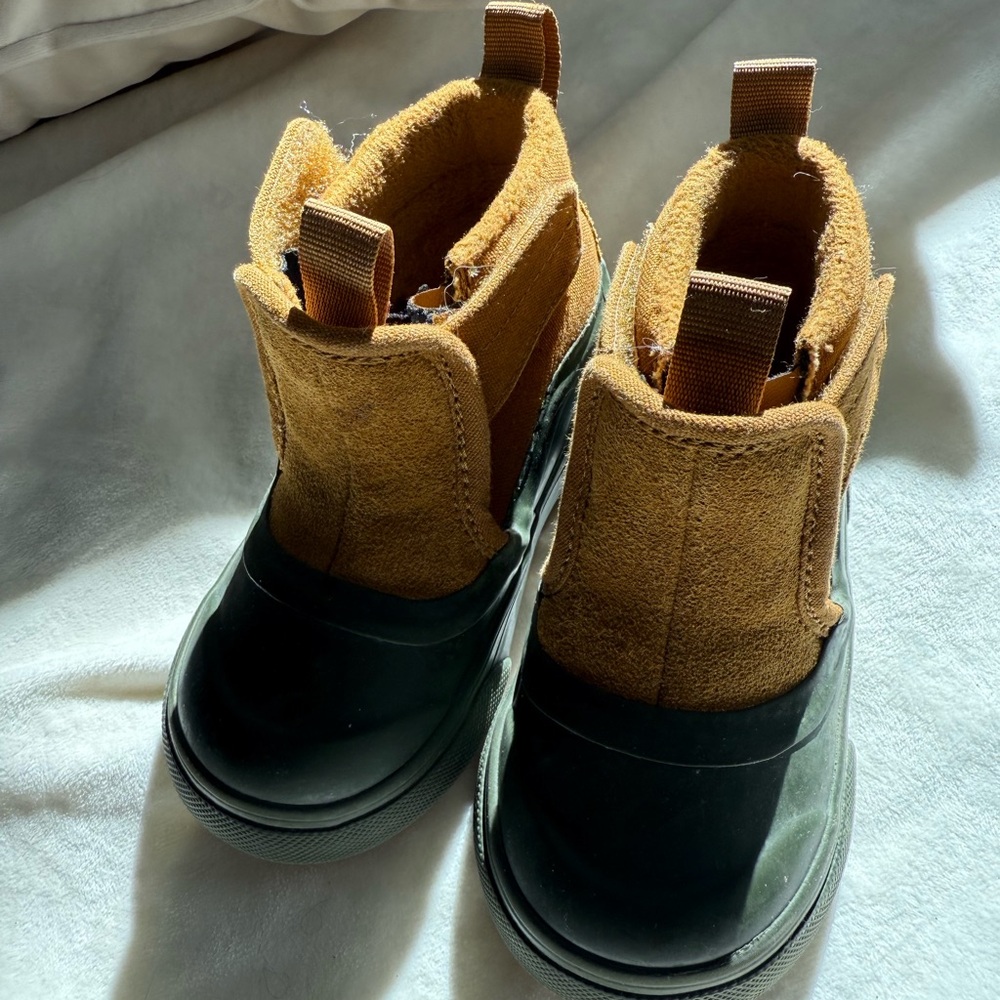 Vans Kids Tan and Green Boots Slip-on Hi Terrain